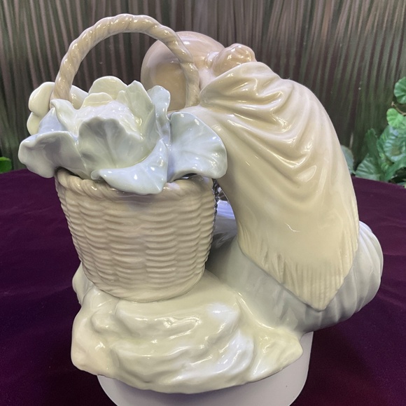 Lladro Figurine Girl Resting on Wicker Basket - Picture 4 of 7